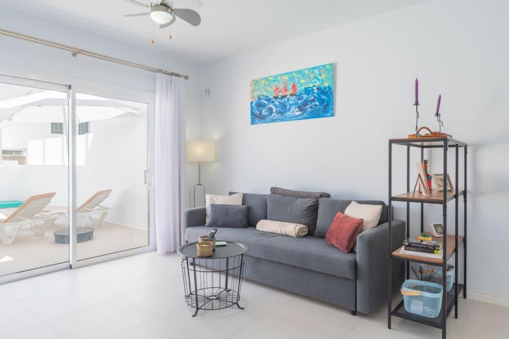 Vakantiehuis Casa Lolalo - Modern With Pool, 15min Walk To Marina Rubicon
