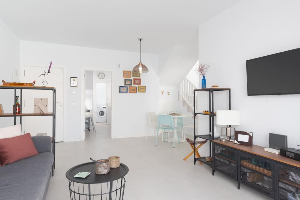 Casa Lolalo - Modern With Pool, 15min Walk To Marina Rubicon Vakantiehuis