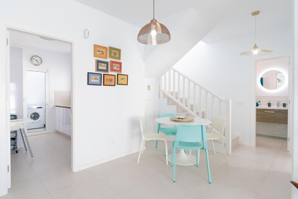 Vakantiehuis Casa Lolalo - Modern With Pool, 15min Walk To Marina Rubicon *